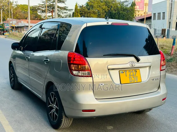 Toyota Corolla Spacio 2005 Nyeupe - 1