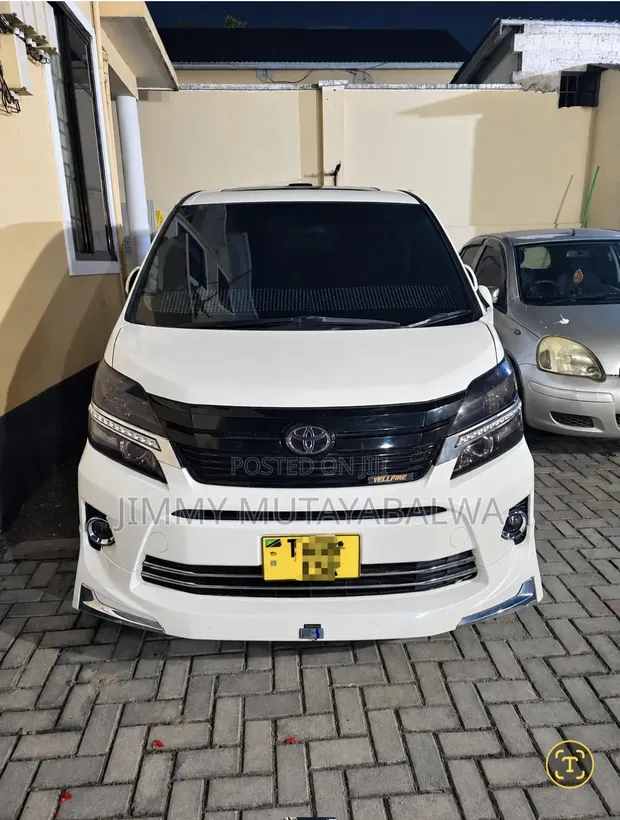 Toyota Vellfire 2010 Nyeupe - 1