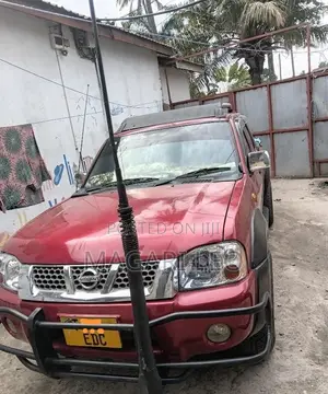 Nissan Hardbody 2005 2000i Maroon