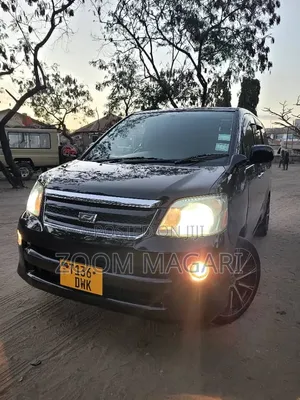 Toyota Noah 2008 Nyeusi