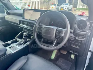 Toyota Land Cruiser Prado 2024 Mpya Nyeupe