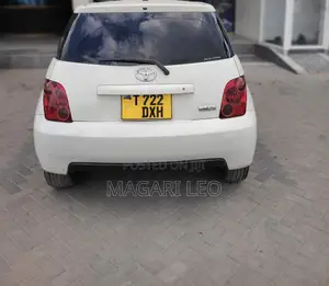 Toyota IST 2005 Rangi ya L Pearl