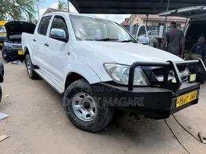 Toyota Hilux Vigo 2012 White