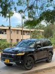 Toyota Land Cruiser LC300 2024 Nyeusi Matt - 1