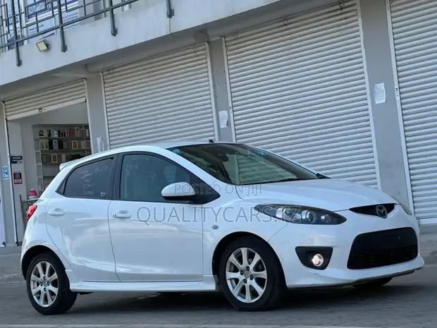 Mazda Demio 2009 White - 1