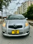 Toyota Vitz 2006 Nyeupe - 1