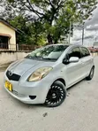 Toyota Vitz 2006 Nyeupe - 4