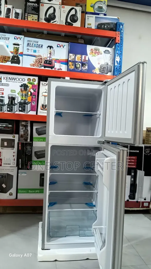 Friji la Pmax - 150L Juu ya Freezer - 1