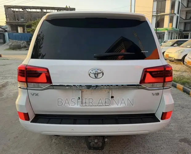 Toyota Land Cruiser V8 VX 2016 White - 1