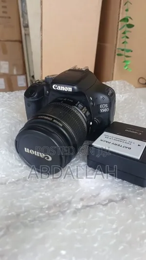 Canon EOS 550D Kamera ya DSLR