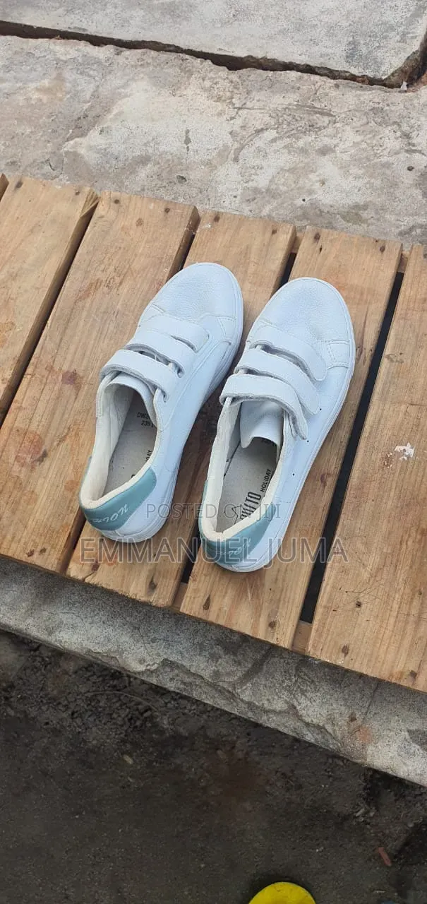 Adidas Sneakers za Kawaida za Chini - Saizi ya Wanawake 38 - 1