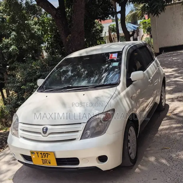 Toyota IST 2005 White - 1