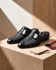 Veto Nyeusi Buckled Cutout Slides / Sandali za Kirumi - 2