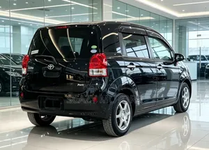 Toyota Porte 2013 Nyeusi