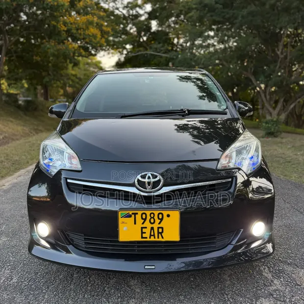 Toyota Ractis 2012 Nyeusi - 1