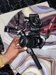 Canon EOS 70D Kamera ya DSLR na Lens ya 50mm na DJI RS4 Pro Gimbal - 1