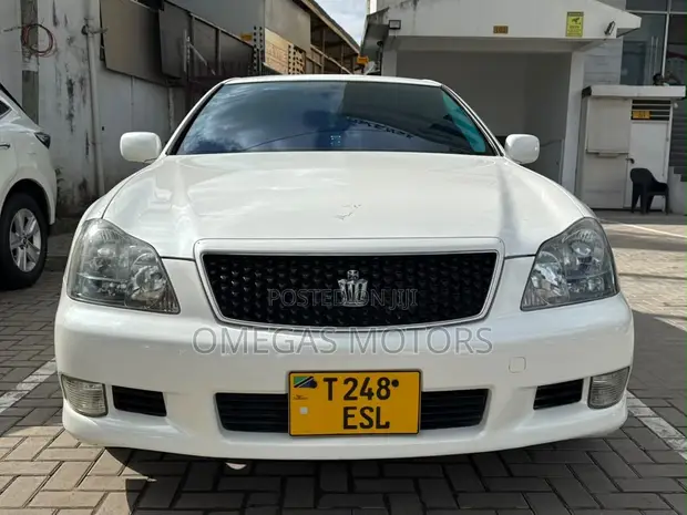 Toyota Crown Royale 2005 Nyeupe - 1