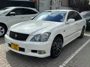 Toyota Crown Royale 2005 Nyeupe