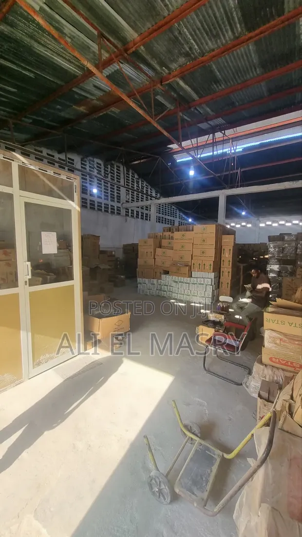Godown/Warehouse na Ofisi na AC kwa Ajili ya Kukodisha - 300 SQM - 1