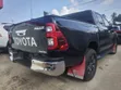 Toyota Hilux 2023 Nyeusi - 3