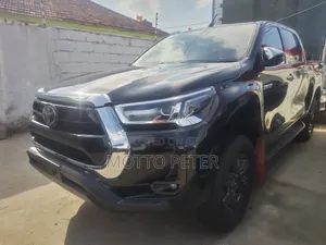 Toyota Hilux 2023 Nyeusi