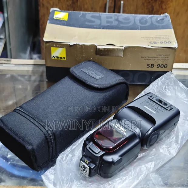 Nikon SB-900 AF Speedlight i-TTL Shoe Mount Flash - 1