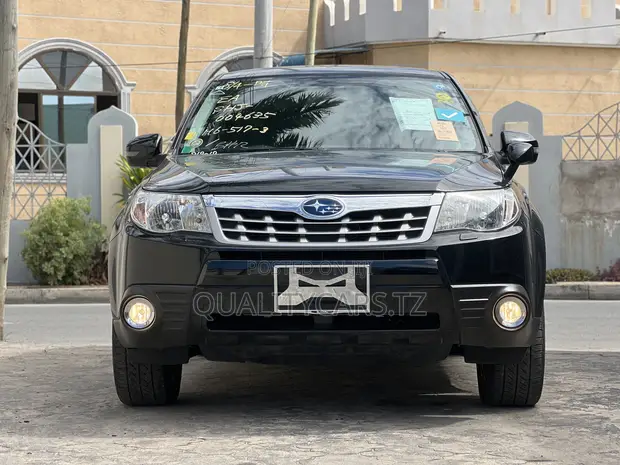 Subaru Forester 2011 Black - 1