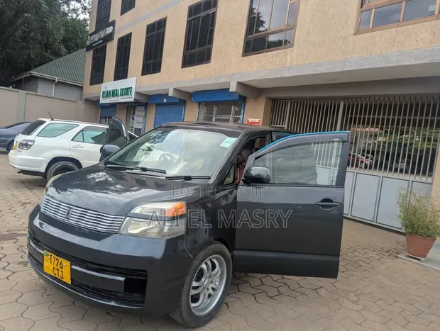 Toyota Voxy X 2WD 8-Seater 2002 Gray - 1