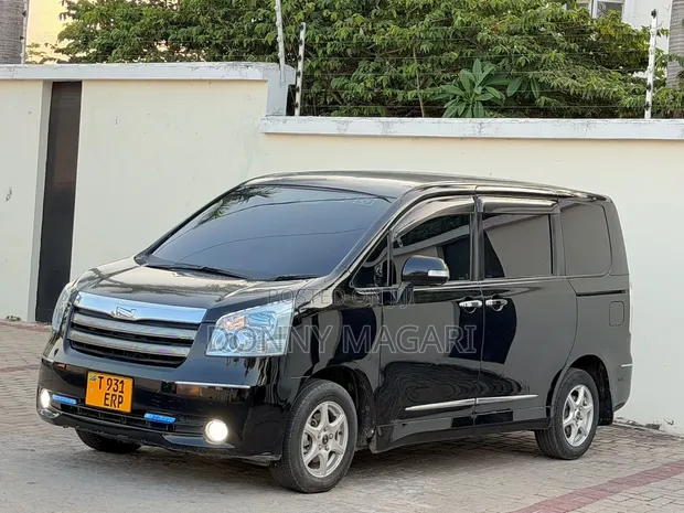 Toyota Noah 2009 Black - 1