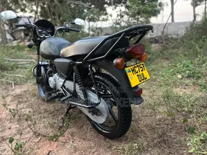 Bajaj Boxer 125 2024 Nyeusi