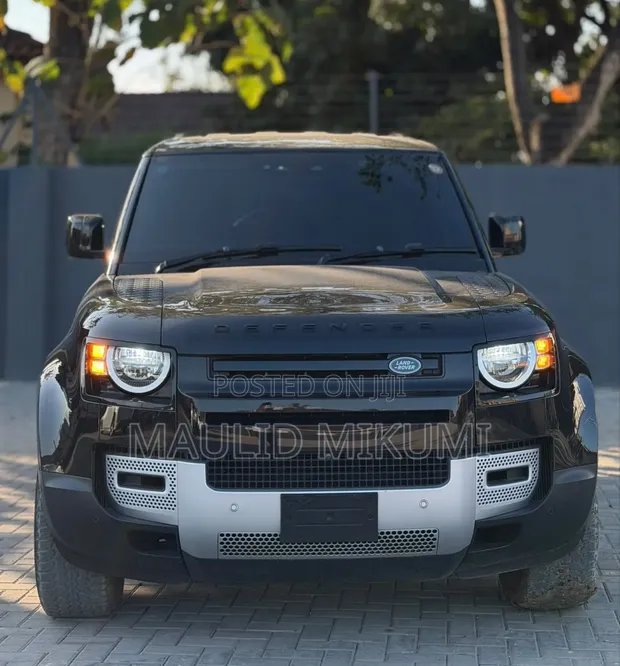 Land Rover Defender 110 Mwaka 2022 - 1