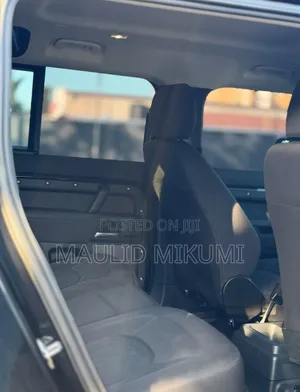 Land Rover Defender 110 Mwaka 2022