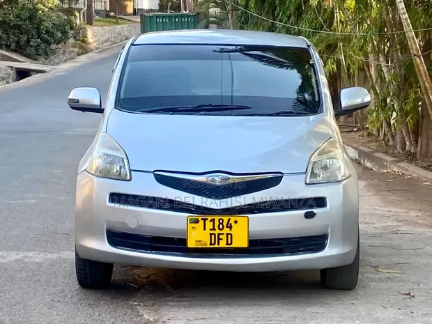 Toyota Ractis 2006 Nyeupe - 1