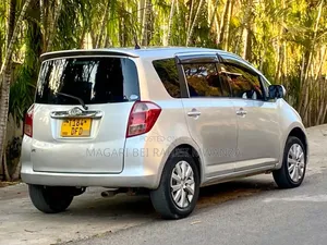Toyota Ractis 2006 Nyeupe