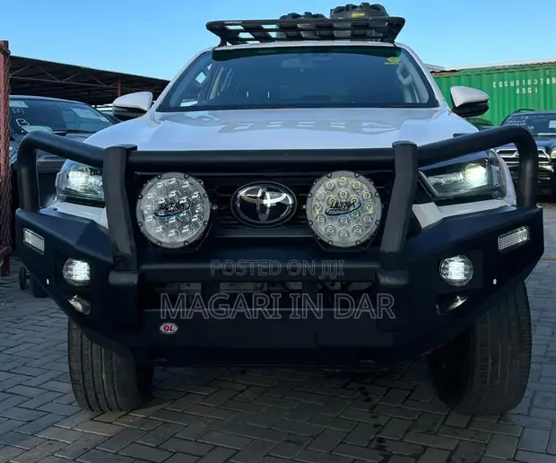 Toyota Hilux Double Cabin 4x4 2024 - 1