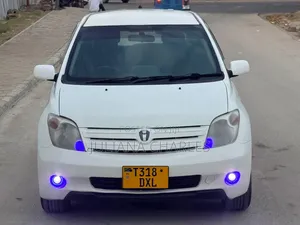 Toyota IST 2004 Nyeupe