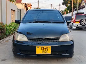 Toyota Platz 2000 Nyeusi