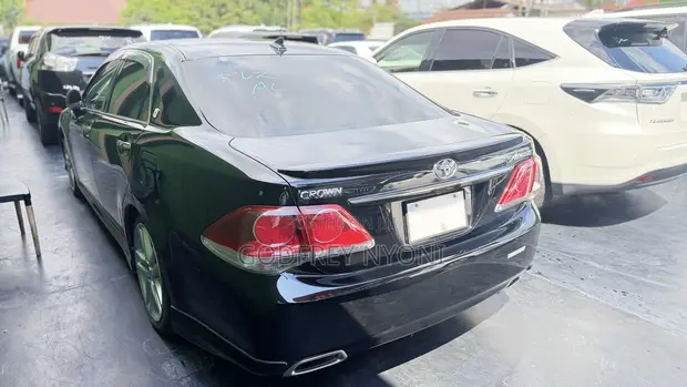 Toyota Crown Athlete 2009 Nyeusi - 1