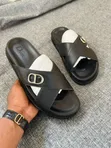 Sandals Mpya Kabisa - 1