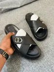 Sandals Mpya Kabisa - 2
