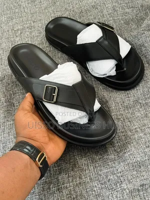 Sandals Mpya Kabisa