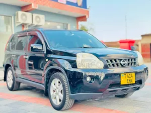 Nissan X-Trail 2010 Nyeusi