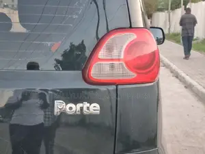 Toyota Porte 2004 Nyeusi