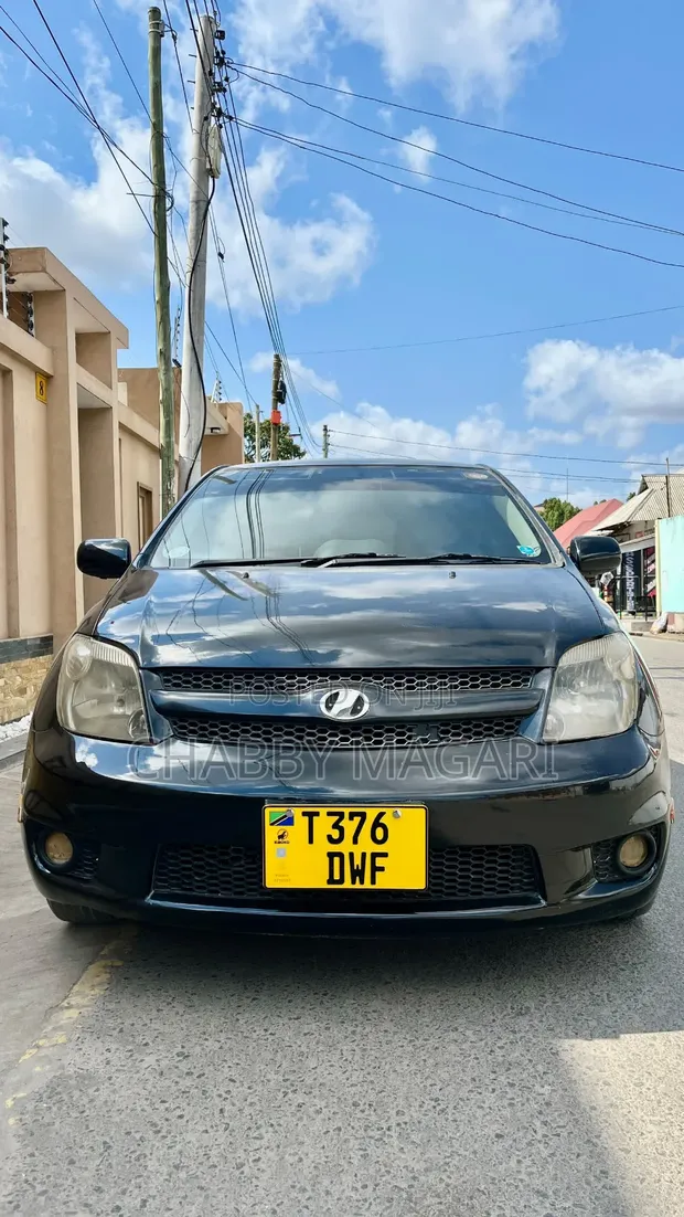 Toyota IST 2006 Nyeusi - 1
