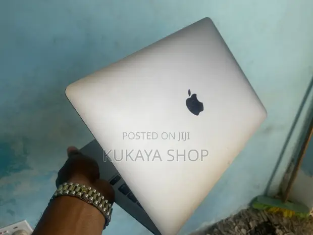 Apple MacBook Air 2020 M1 8GB RAM 256GB SSD (Kioo Kimepasuka) - 1