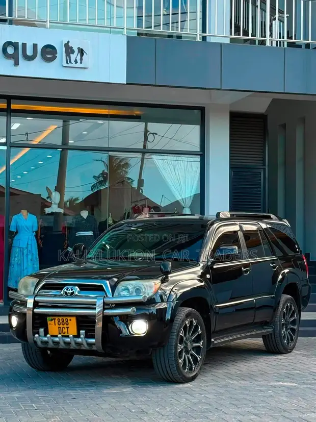 Toyota Hilux Surf 2004 Black - 1