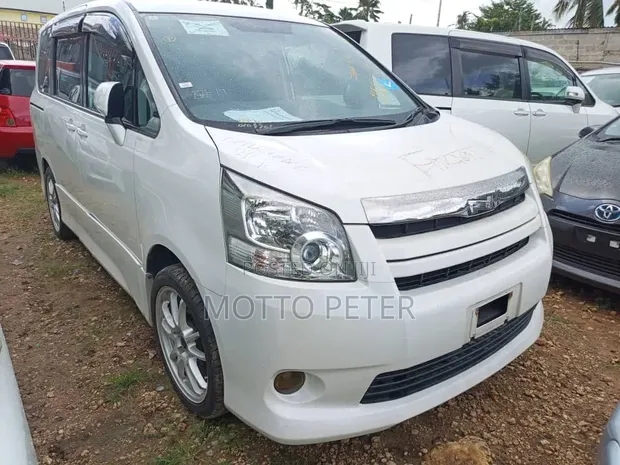 Toyota Noah 2009 White - 1