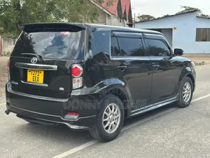 Toyota Corolla Rumion 2010 Nyeusi