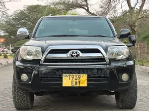 Toyota Hilux Surf 2005 Nyeusi