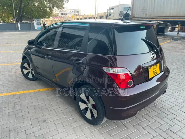 Toyota IST 2006 Maroon - 1
